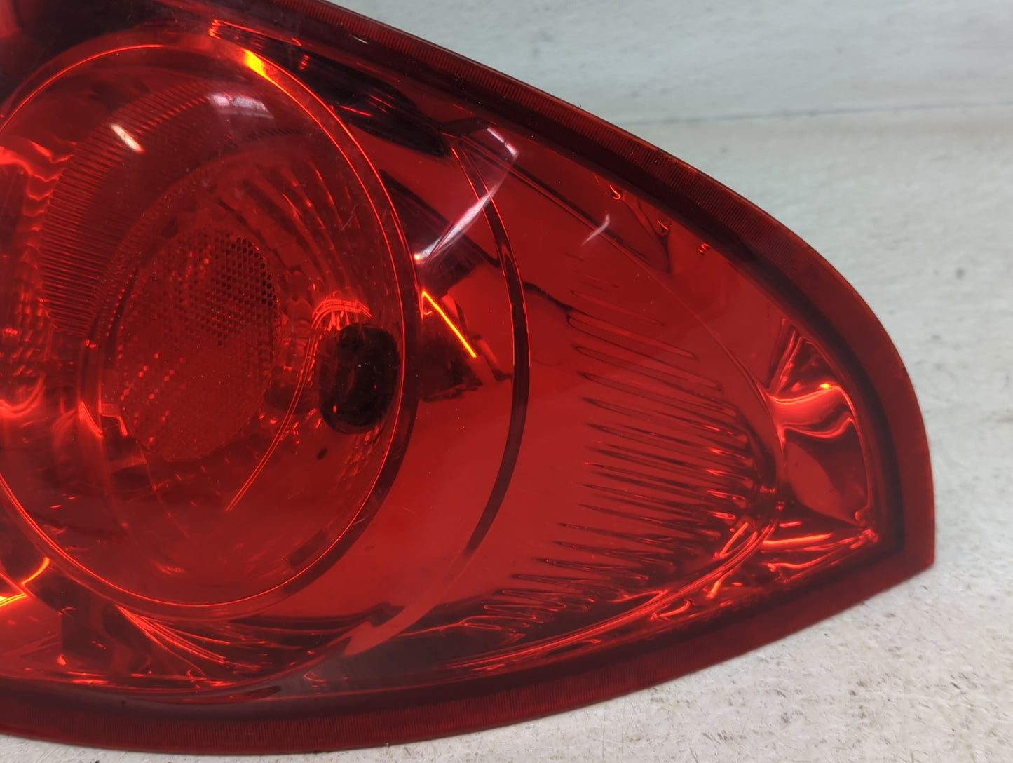 2007-2010 Hyundai Elantra Tail Light Assembly Passenger Right OEM P/N:15865679 Fits Fits 2007 2008 2009 2010 OEM Used Auto P