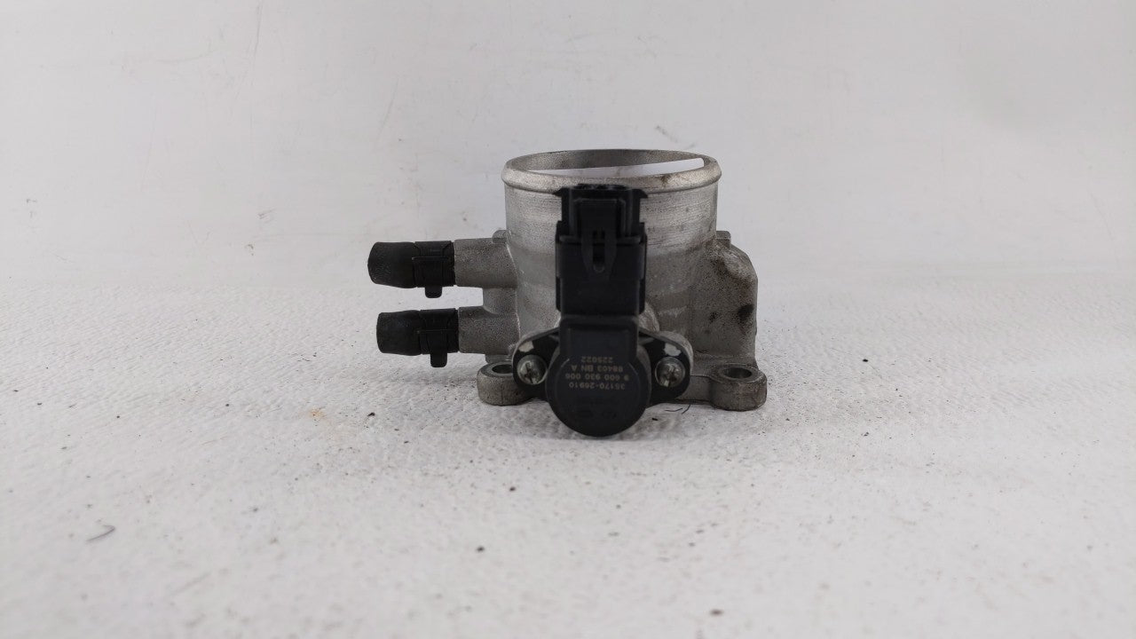2007-2012 Hyundai Elantra Throttle Body P/N:55100-23950 35100-23950 Fits Fits 2007 2008 2009 2010 2011 2012 OEM Used Auto Pa