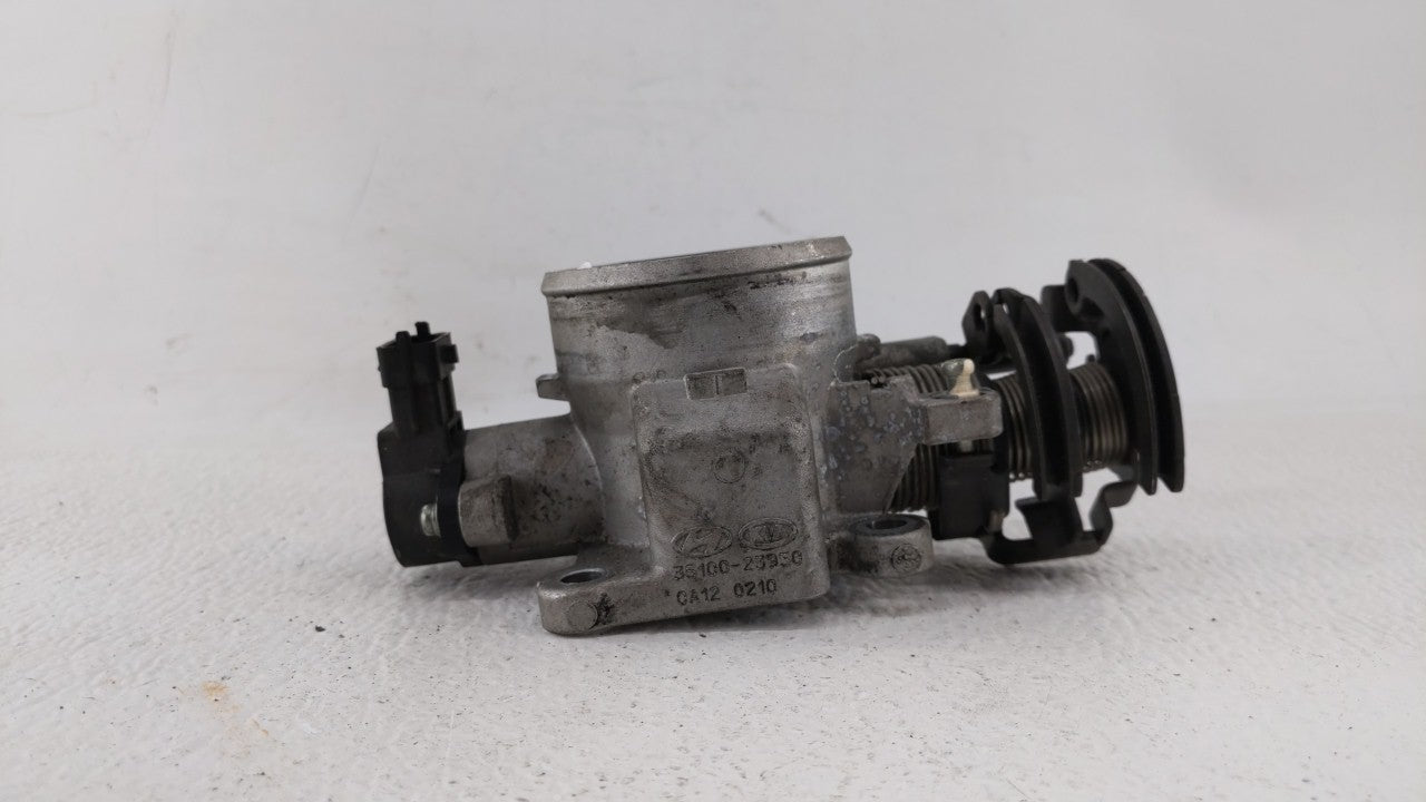 2007-2012 Hyundai Elantra Throttle Body P/N:55100-23950 35100-23950 Fits Fits 2007 2008 2009 2010 2011 2012 OEM Used Auto Pa
