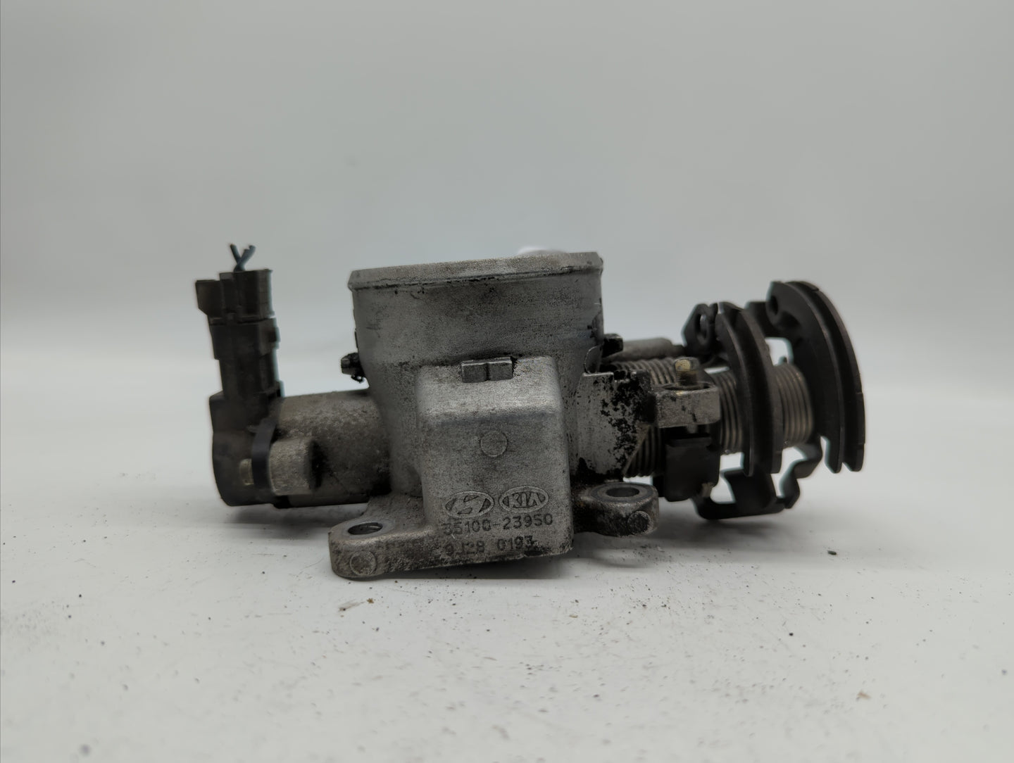 2007-2012 Hyundai Elantra Throttle Body P/N:55100-23950 35100-23950 Fits Fits 2007 2008 2009 2010 2011 2012 OEM Used Auto Pa