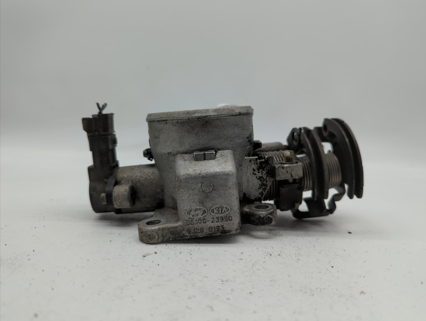 2007-2012 Hyundai Elantra Throttle Body P/N:55100-23950 35100-23950 Fits Fits 2007 2008 2009 2010 2011 2012 OEM Used Auto Pa