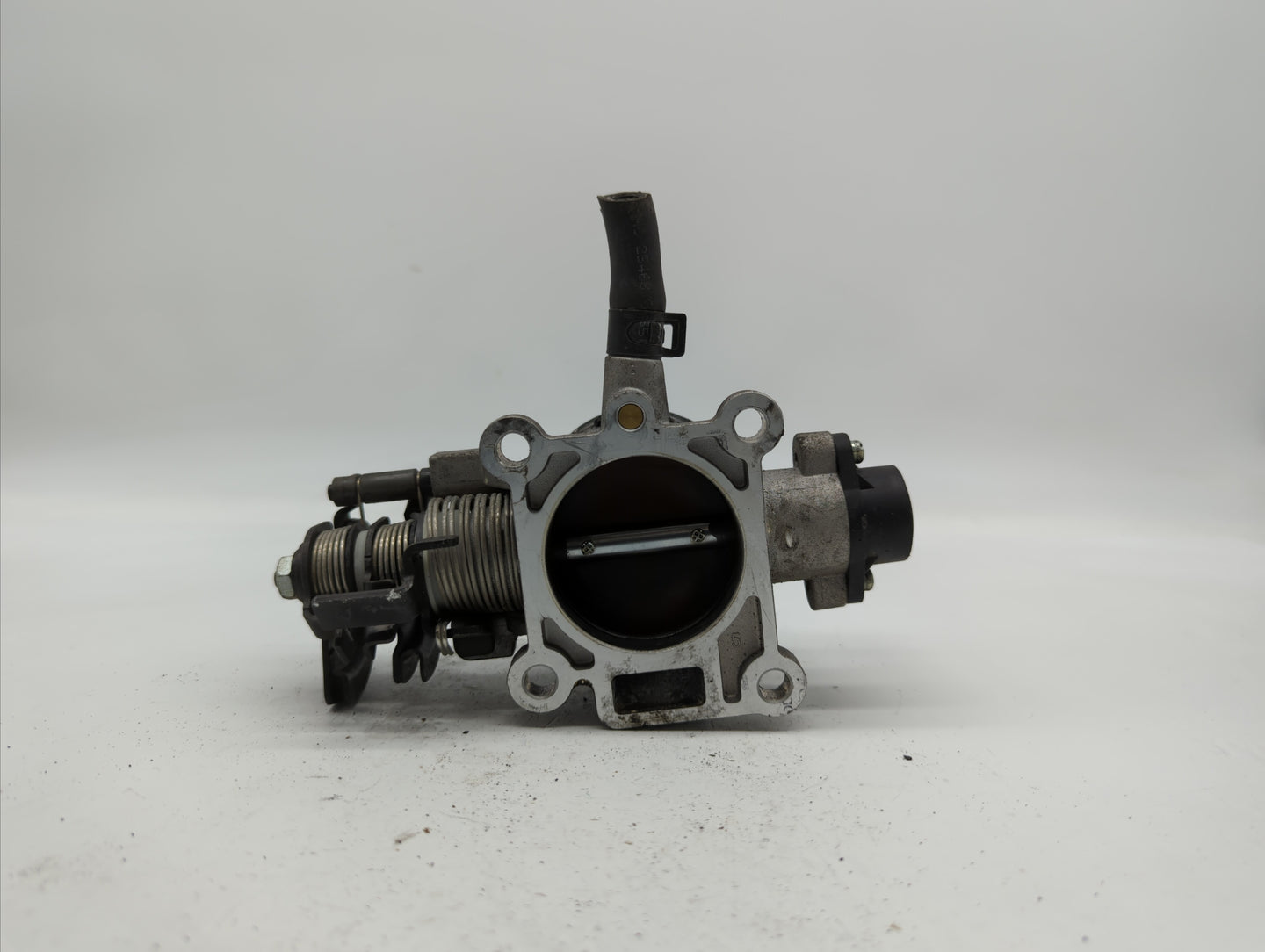 2007-2012 Hyundai Elantra Throttle Body P/N:55100-23950 35100-23950 Fits Fits 2007 2008 2009 2010 2011 2012 OEM Used Auto Pa