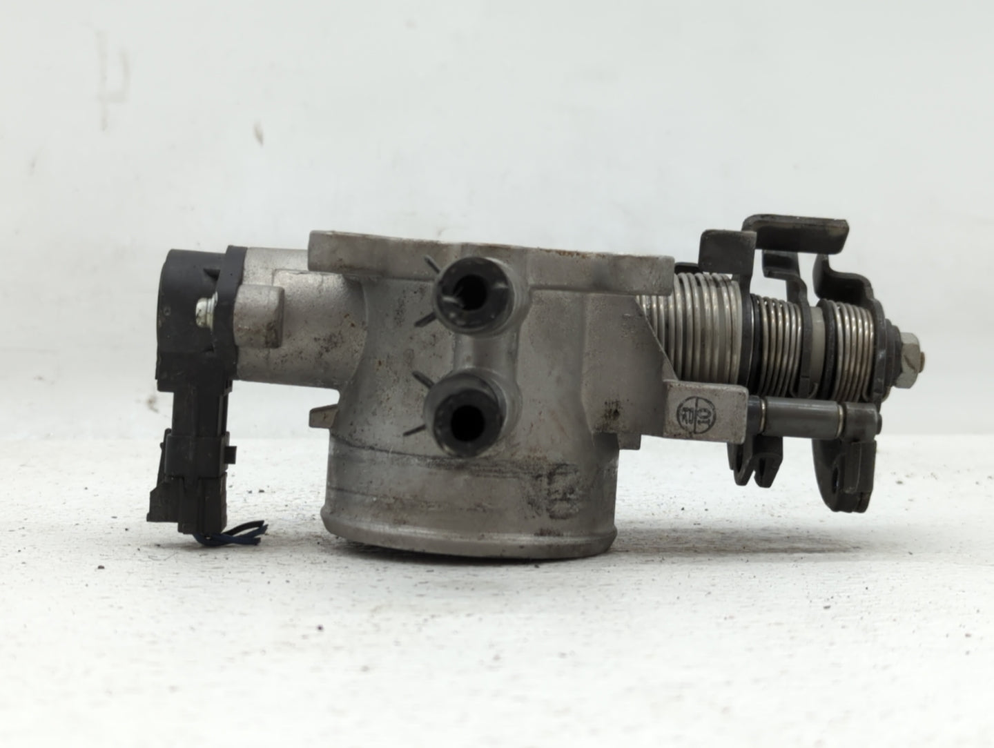 2007-2012 Hyundai Elantra Throttle Body P/N:35170-26910 Fits Fits 2007 2008 2009 2010 2011 2012 OEM Used Auto Parts - Oemuse