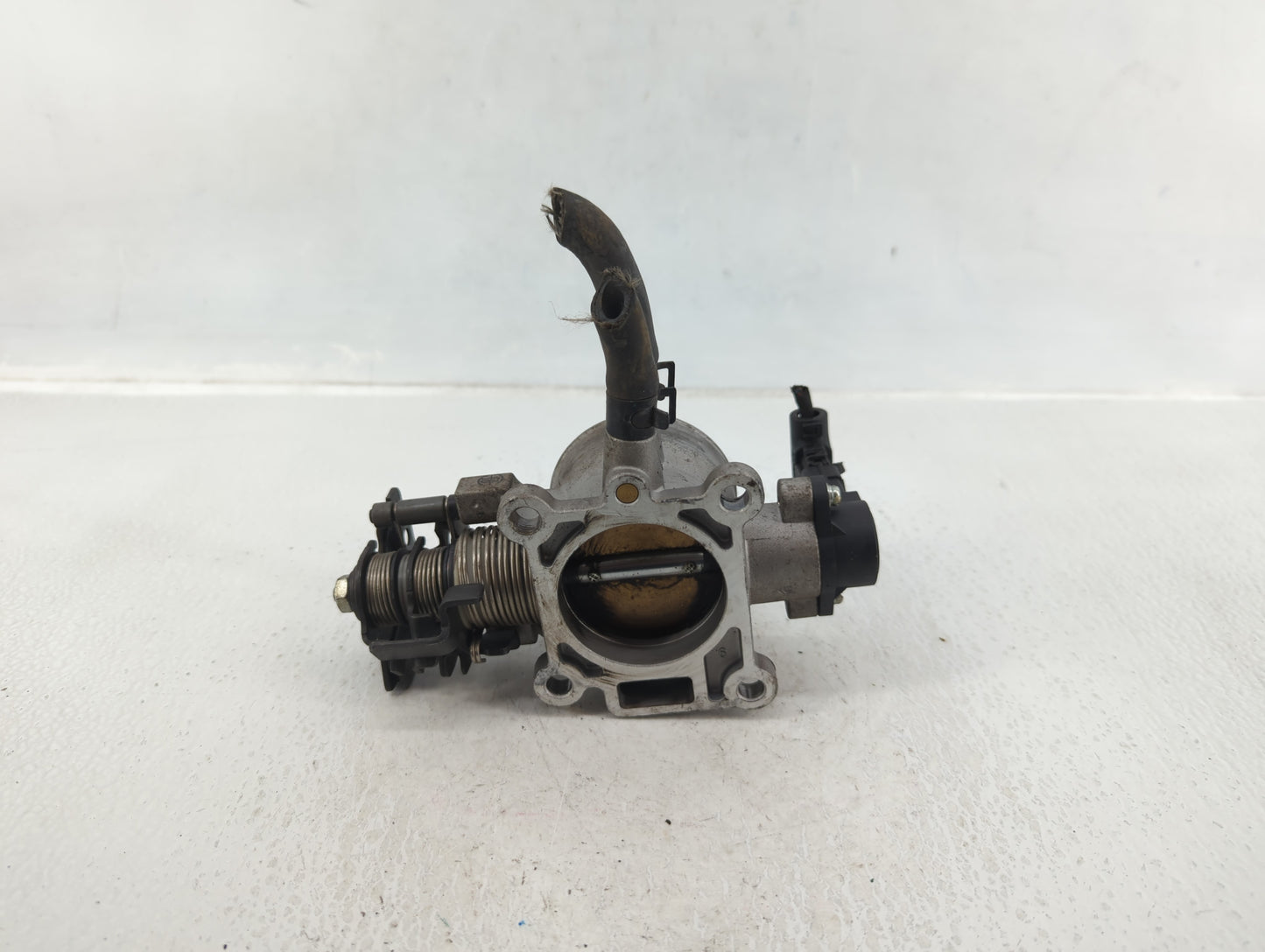 2007-2012 Hyundai Elantra Throttle Body P/N:35100-23950 Fits Fits 2007 2008 2009 2010 2011 2012 OEM Used Auto Parts - Oemuse