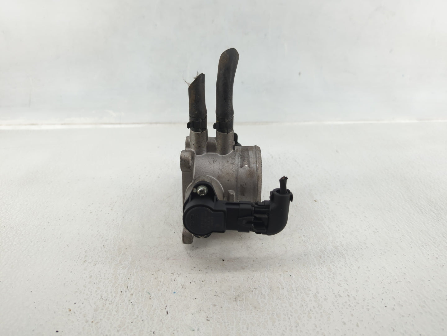 2007-2012 Hyundai Elantra Throttle Body P/N:35100-23950 Fits Fits 2007 2008 2009 2010 2011 2012 OEM Used Auto Parts - Oemuse