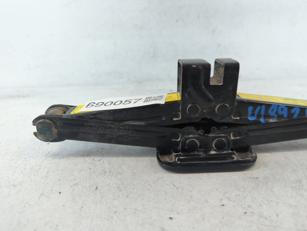 2010 Hyundai Elantra Spare Scissor Car Jack 690057 - Oemusedautoparts1.com