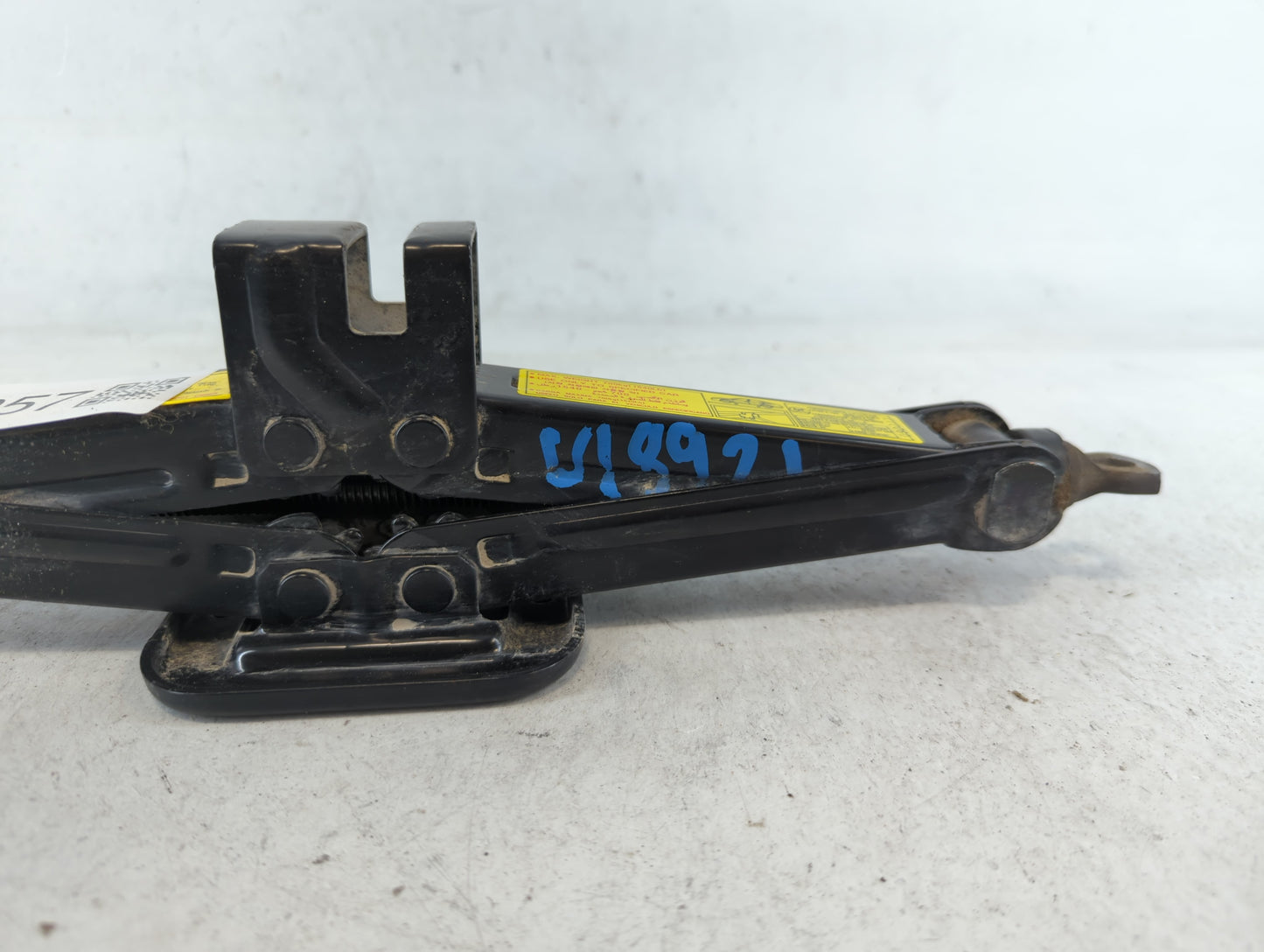 2010 Hyundai Elantra Spare Scissor Car Jack 690057 - Oemusedautoparts1.com