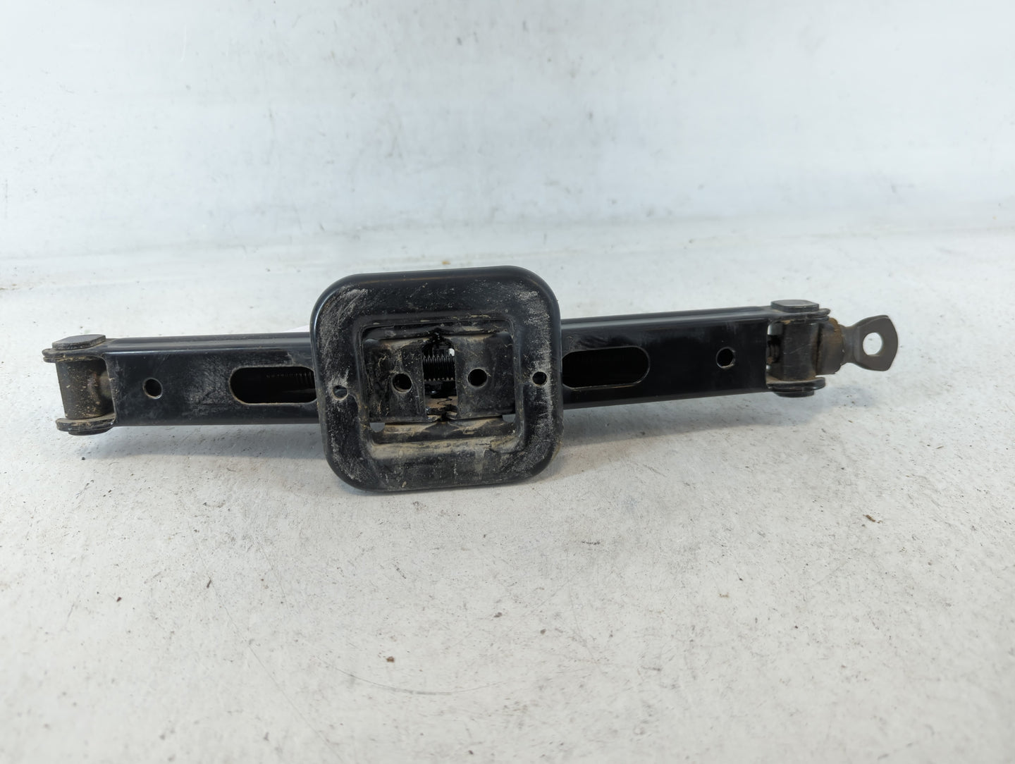 2010 Hyundai Elantra Spare Scissor Car Jack 690057 - Oemusedautoparts1.com
