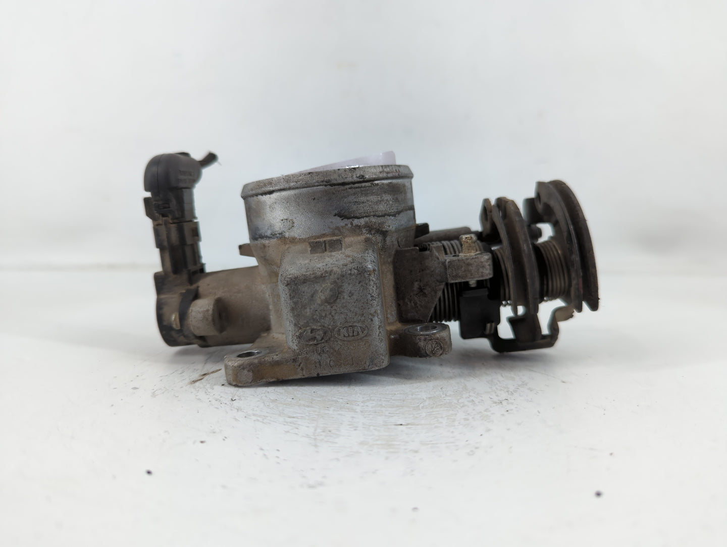 2007-2012 Hyundai Elantra Throttle Body P/N:9L11 0681 35100-23950 Fits Fits 2007 2008 2009 2010 2011 2012 OEM Used Auto Part