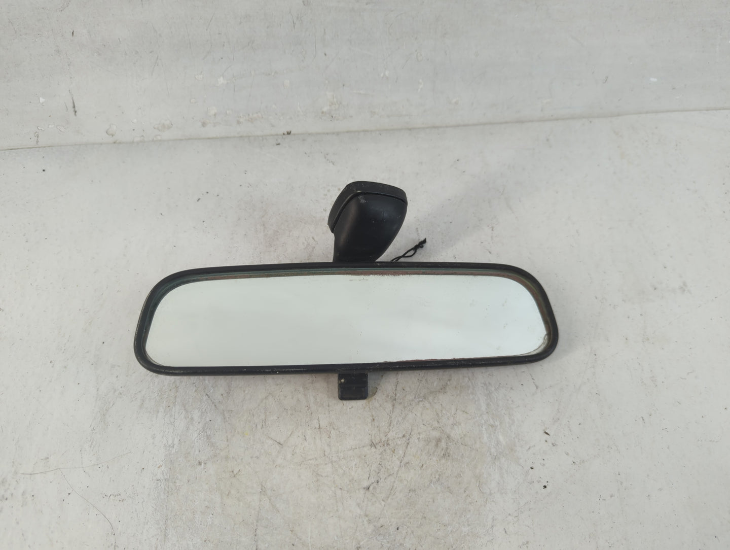 2001-2012 Hyundai Elantra Interior Rear View Mirror Replacement OEM P/N:13010082 Fits OEM Used Auto Parts - Oemusedautoparts