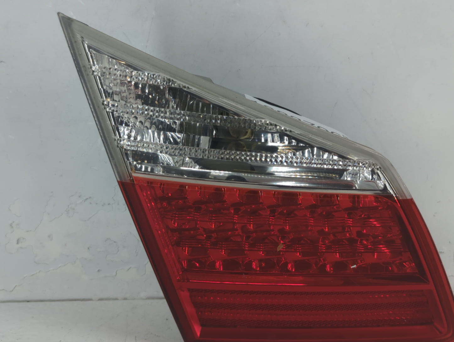 2009-2011 Hyundai Genesis Driver Left Side Deck Lid Mounted Tail Light 1083796 - Oemusedautoparts1.com