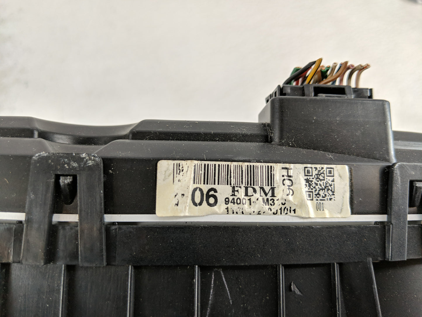 2009-2010 Hyundai Genesis Instrument Cluster Speedometer Gauges P/N:94001-2M310 Fits Fits 2009 2010 OEM Used Auto Parts - Oe