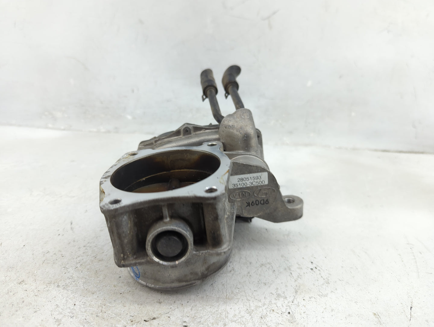 2009-2012 Hyundai Genesis Throttle Body P/N:35100-3C500 28051593 Fits Fits 2009 2010 2011 2012 OEM Used Auto Parts - Oemused