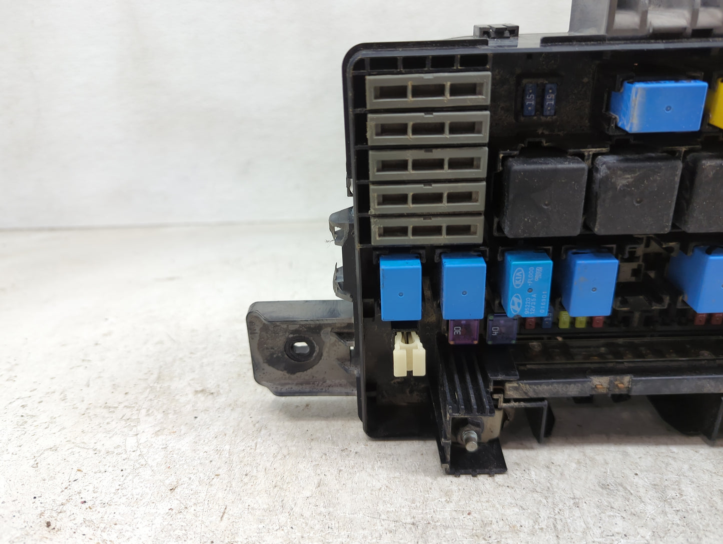 2009-2011 Hyundai Genesis Fusebox Fuse Box Panel Relay Module P/N:91205-2M953 Fits Fits 2009 2010 2011 OEM Used Auto Parts -