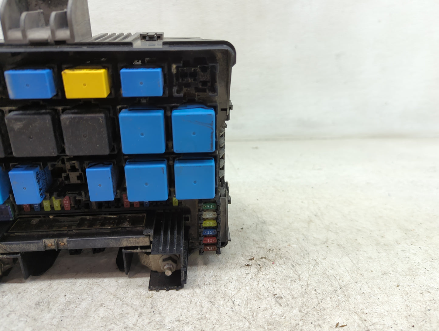 2009-2011 Hyundai Genesis Fusebox Fuse Box Panel Relay Module P/N:91205-2M953 Fits Fits 2009 2010 2011 OEM Used Auto Parts -