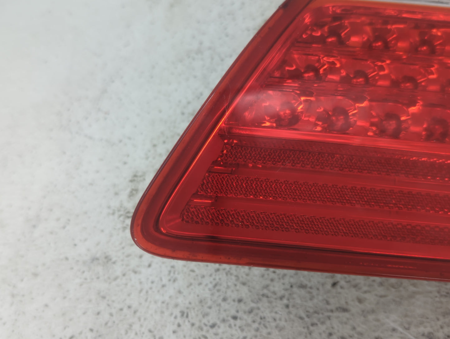 2009-2011 Hyundai Genesis Tail Light Assembly Passenger Right OEM P/N:92404-3M0 Fits Fits 2009 2010 2011 OEM Used Auto Parts