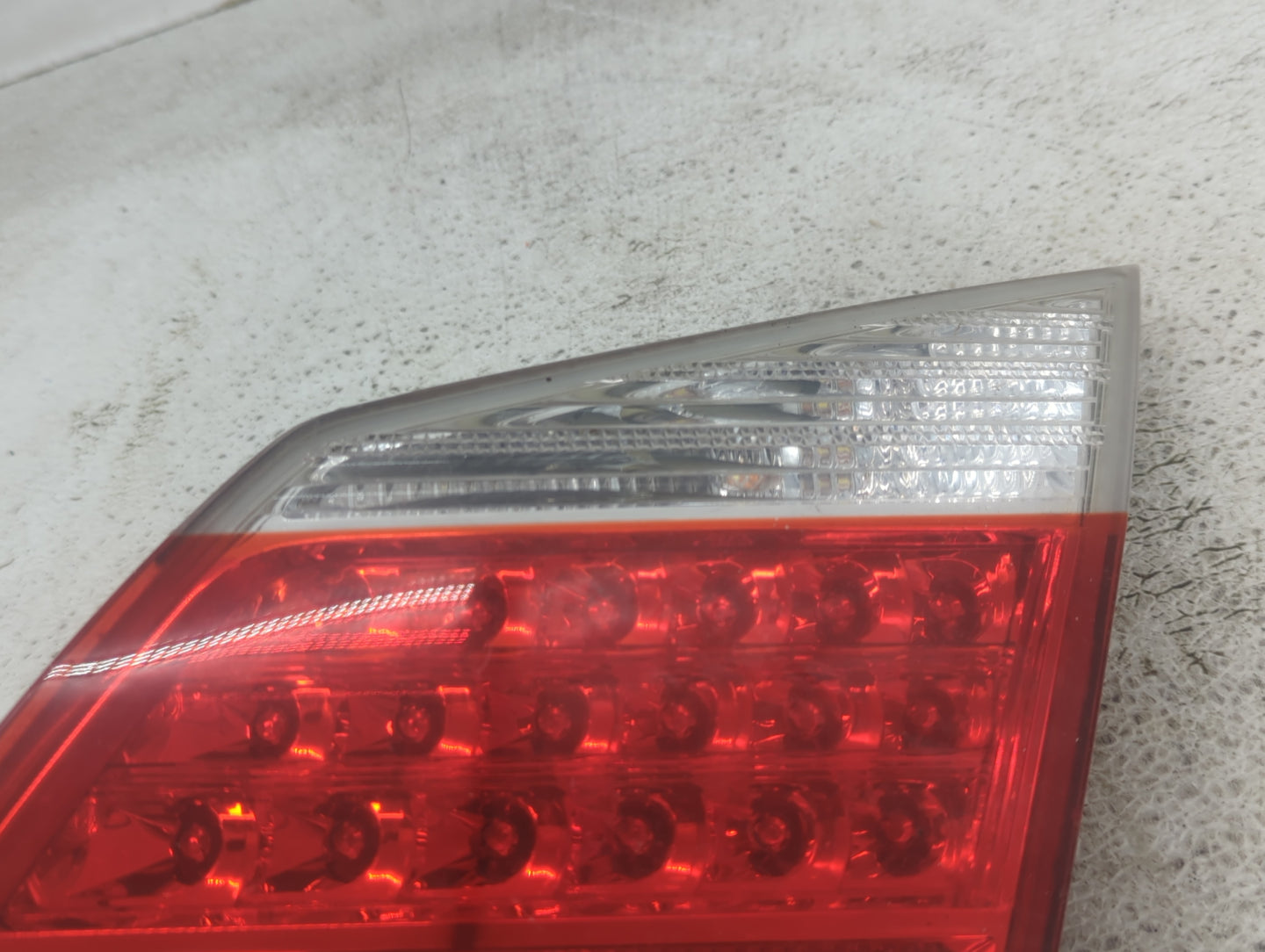 2009-2011 Hyundai Genesis Tail Light Assembly Passenger Right OEM P/N:92404-3M0 Fits Fits 2009 2010 2011 OEM Used Auto Parts