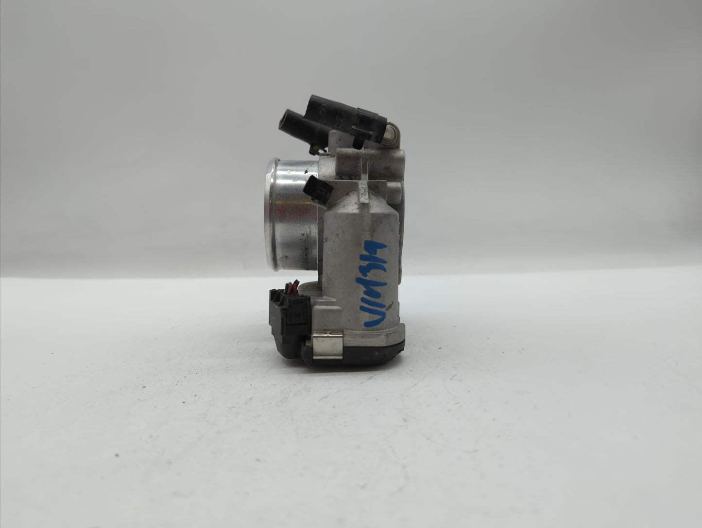 2009-2014 Hyundai Genesis Throttle Body P/N:35100-2C300 Fits Fits 2009 2010 2011 2012 2013 2014 OEM Used Auto Parts - Oemuse