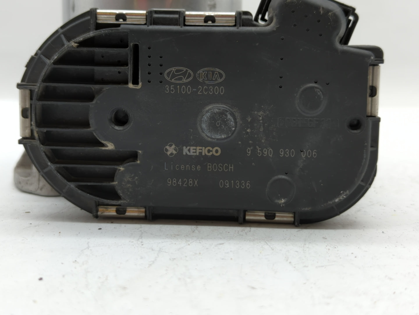 2009-2014 Hyundai Genesis Throttle Body P/N:35100-2C300 Fits Fits 2009 2010 2011 2012 2013 2014 OEM Used Auto Parts - Oemuse