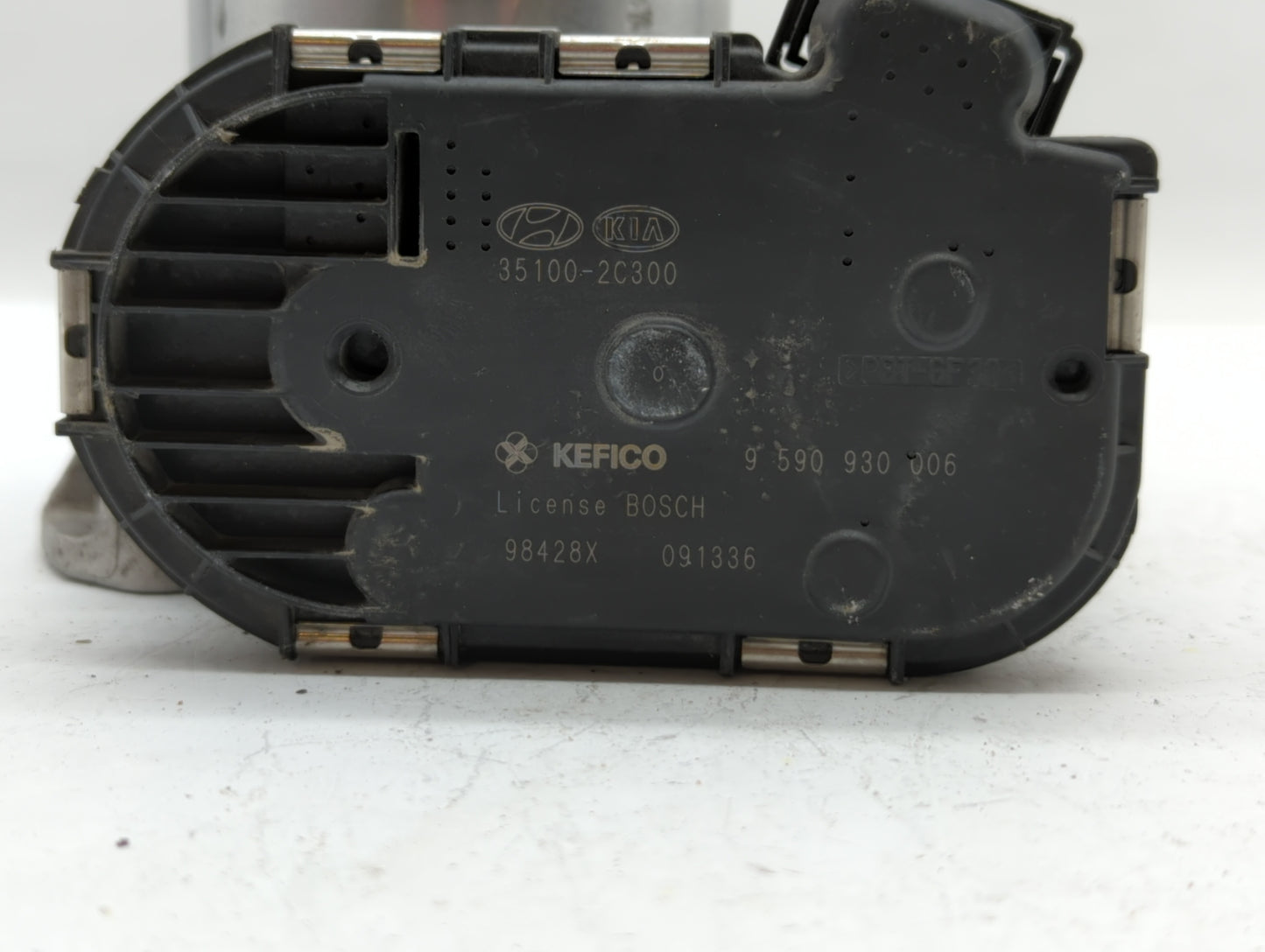 2009-2014 Hyundai Genesis Throttle Body P/N:35100-2C300 Fits Fits 2009 2010 2011 2012 2013 2014 OEM Used Auto Parts - Oemuse