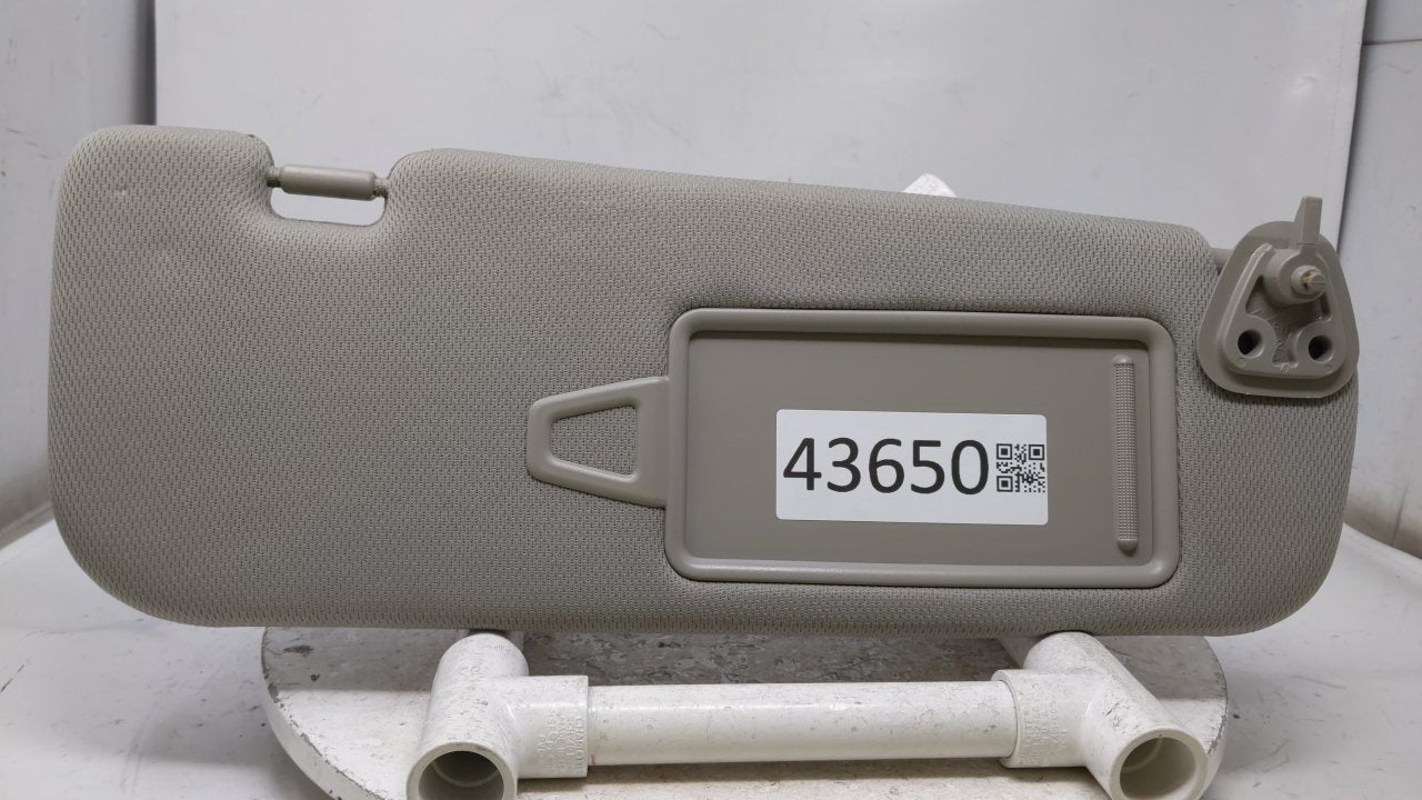 2010 Hyundai Genesis Sun Visor Shade Replacement Passenger Right Mirror Fits OEM Used Auto Parts - Oemusedautoparts1.com