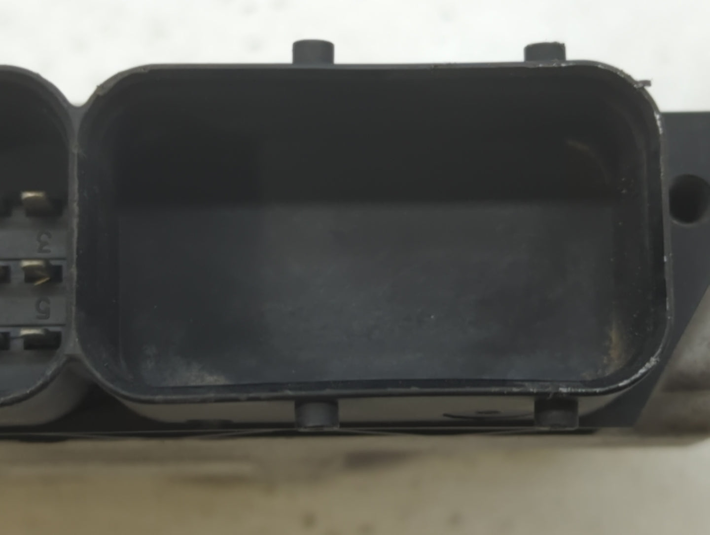 2009-2012 Hyundai Genesis Chassis Control Module Ccm Bcm Body Control - Oemusedautoparts1.com