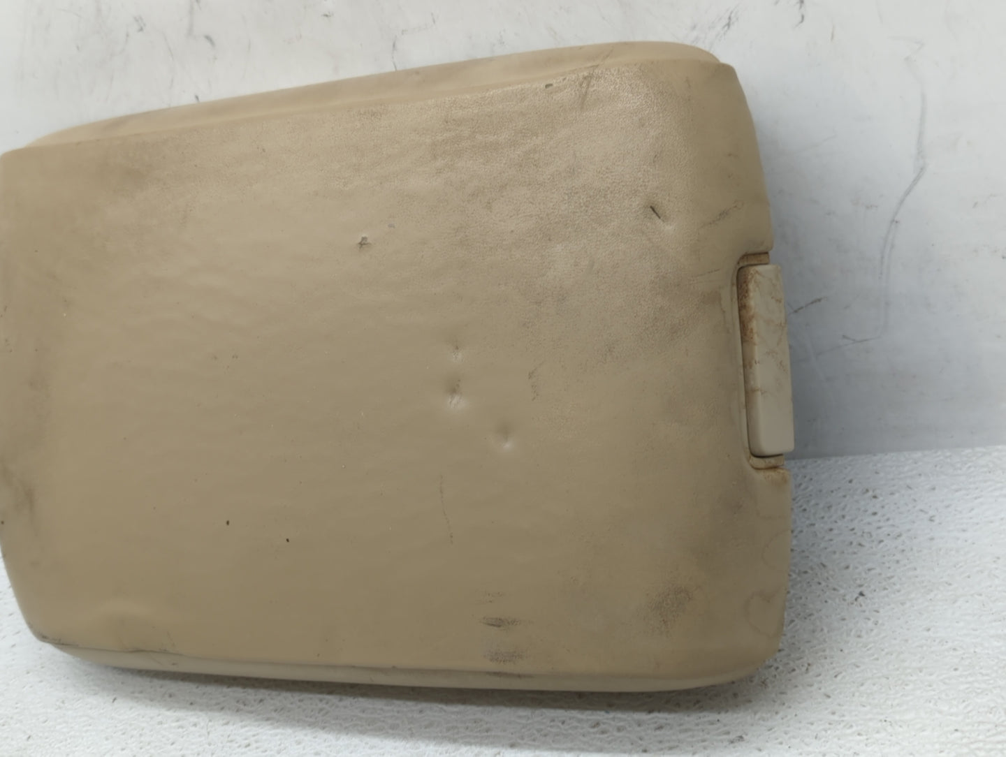 2010 Hyundai Genesis Center Console Armrest Cover Lid - Oemusedautoparts1.com