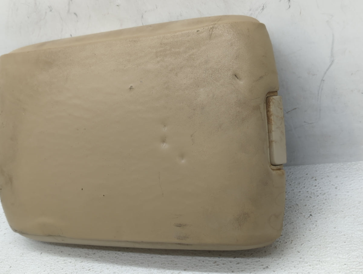 2010 Hyundai Genesis Center Console Armrest Cover Lid 513412 - Oemusedautoparts1.com