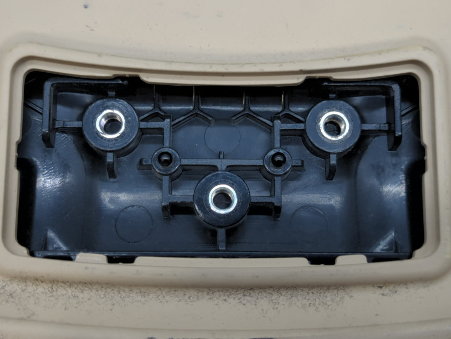 2010 Hyundai Genesis Center Console Armrest Cover Lid - Oemusedautoparts1.com
