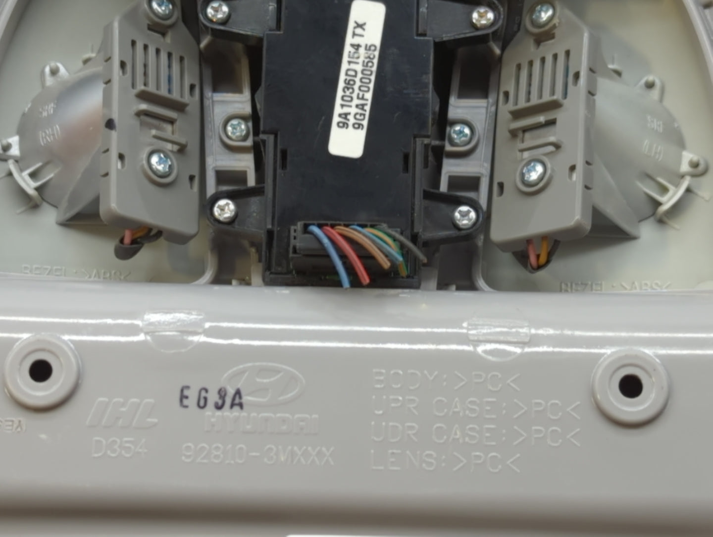 2010 Hyundai Genesis Overhead Roof Console Grey - Oemusedautoparts1.com