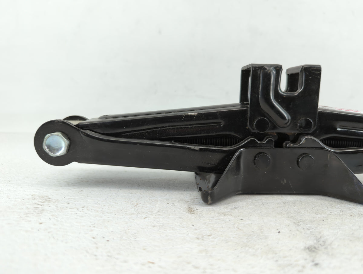 2010 Hyundai Genesis Spare Scissor Car Jack 513565 - Oemusedautoparts1.com