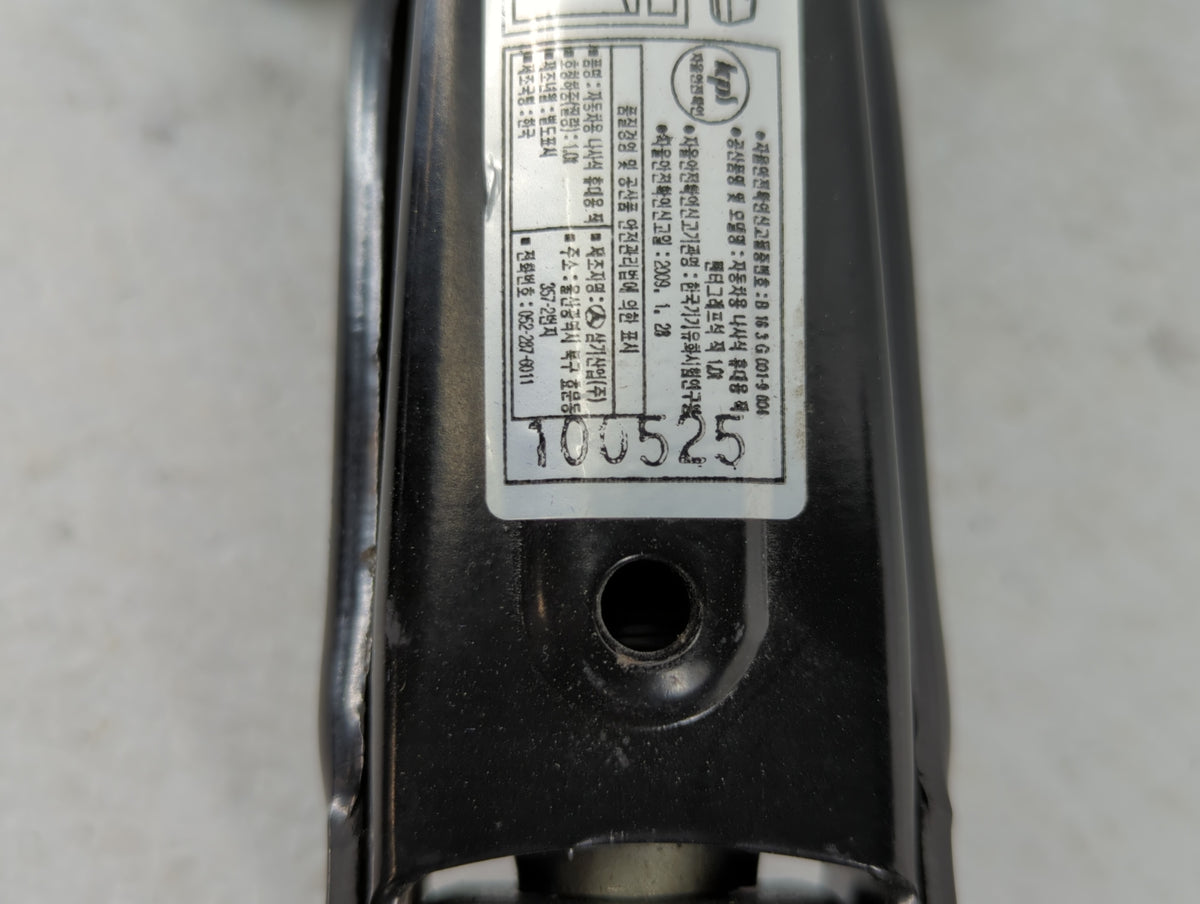 2010 Hyundai Genesis Spare Scissor Car Jack 513565 - Oemusedautoparts1.com