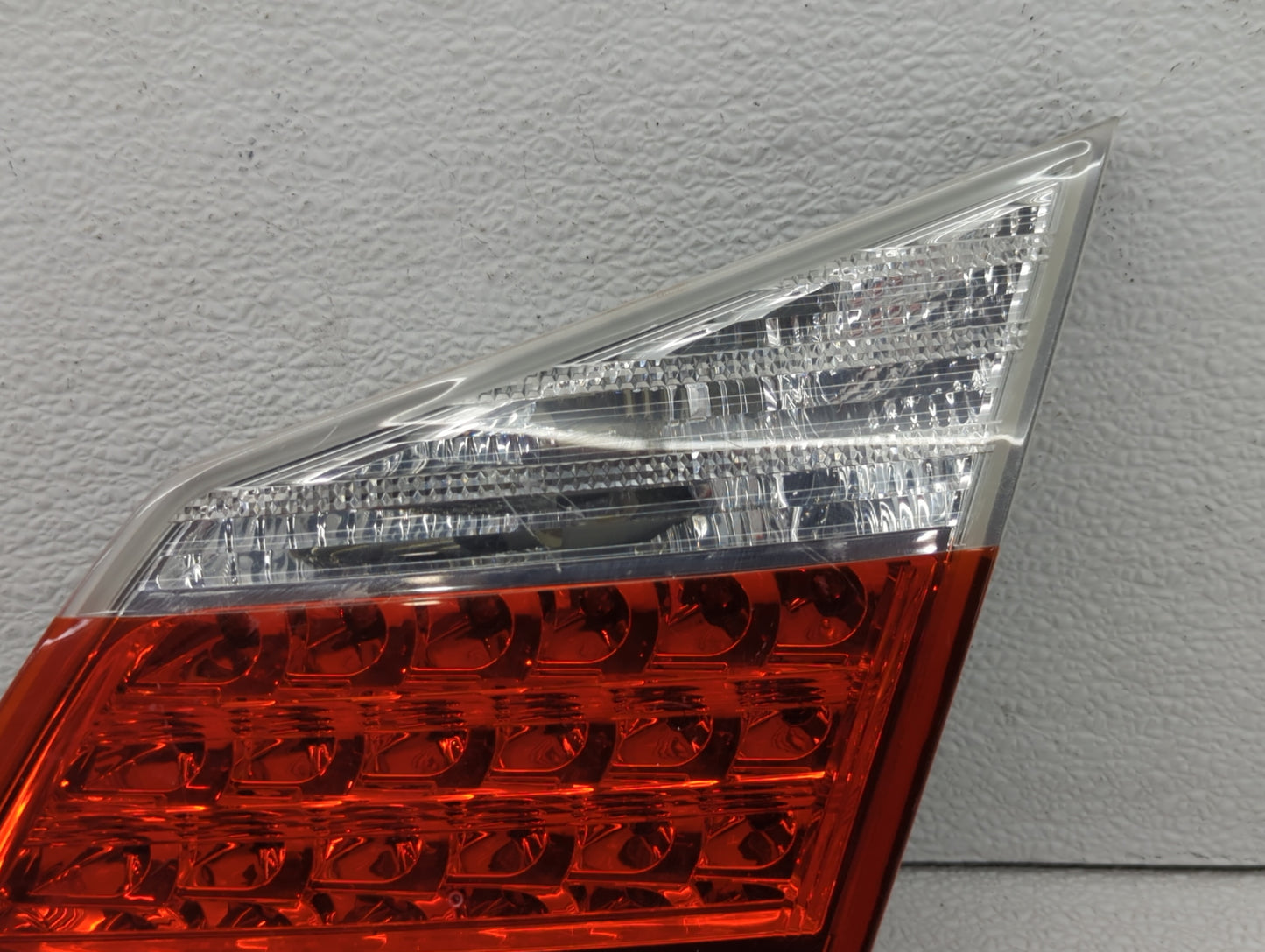 2009-2011 Hyundai Genesis Tail Light Assembly Passenger Right OEM P/N:92404-3M0 Fits Fits 2009 2010 2011 OEM Used Auto Parts
