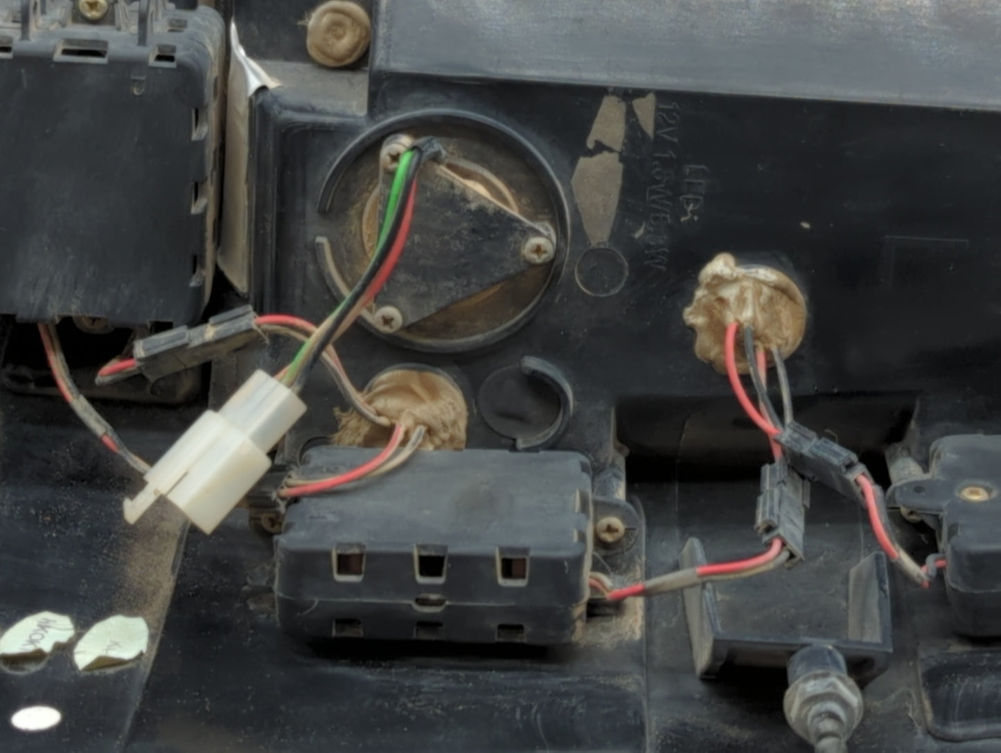 2009-2011 Hyundai Genesis Tail Light Assembly Driver Left OEM P/N:92401-3M0 Fits Fits 2009 2010 2011 OEM Used Auto Parts - O