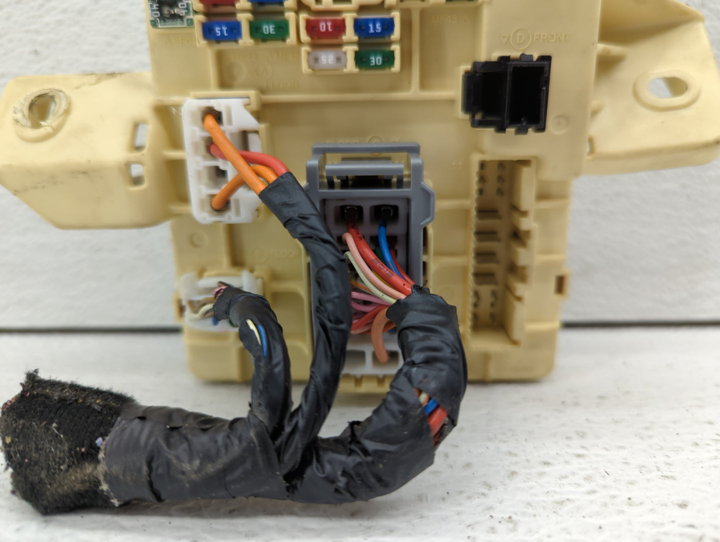 2009-2014 Hyundai Genesis Fusebox Fuse Box Panel Relay Module P/N:91950-3N700 91950-3M172 Fits OEM Used Auto Parts - Oemused