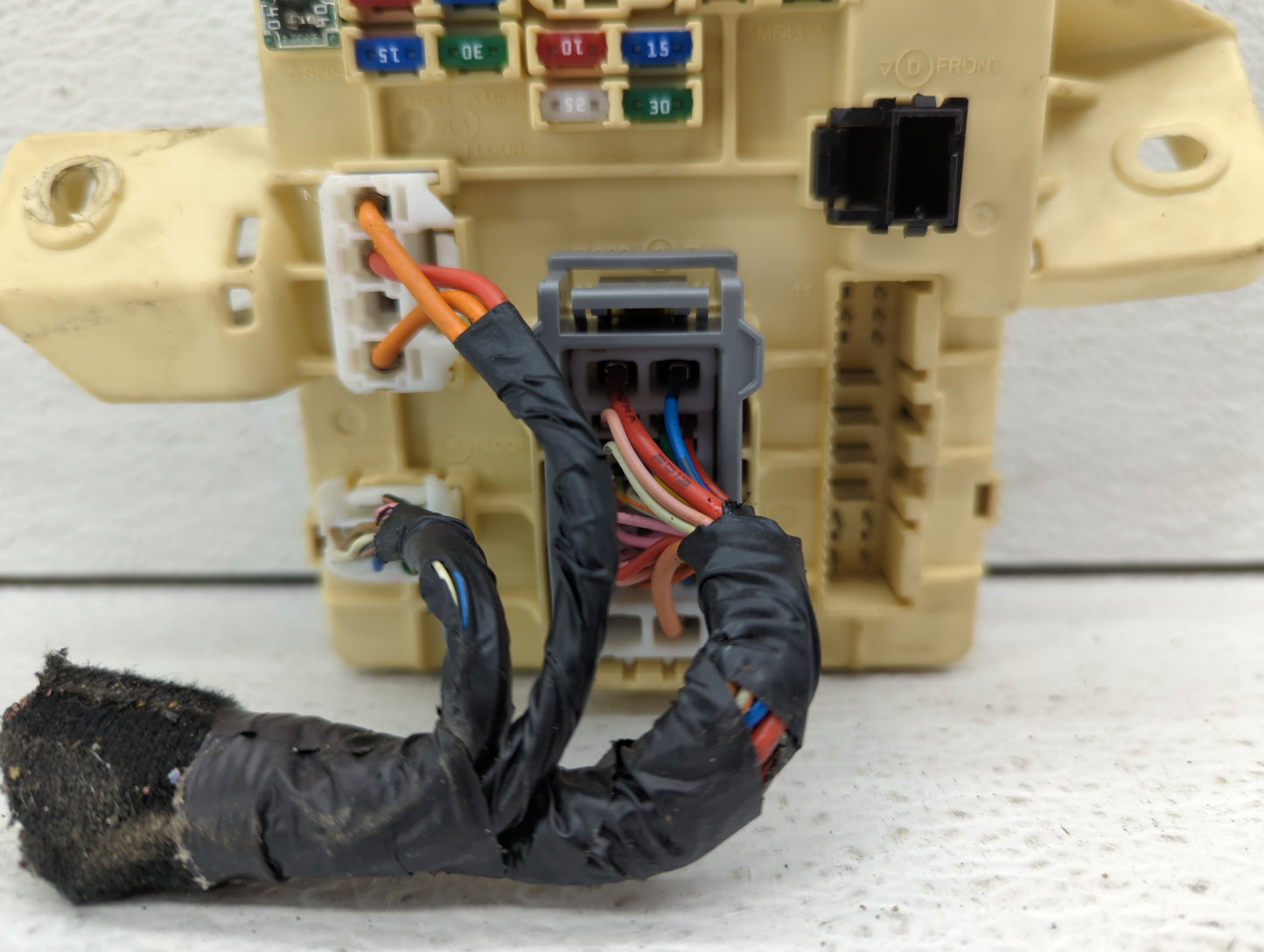 2009-2014 Hyundai Genesis Fusebox Fuse Box Panel Relay Module P/N:91950-3N700 91950-3M172 Fits OEM Used Auto Parts - Oemused