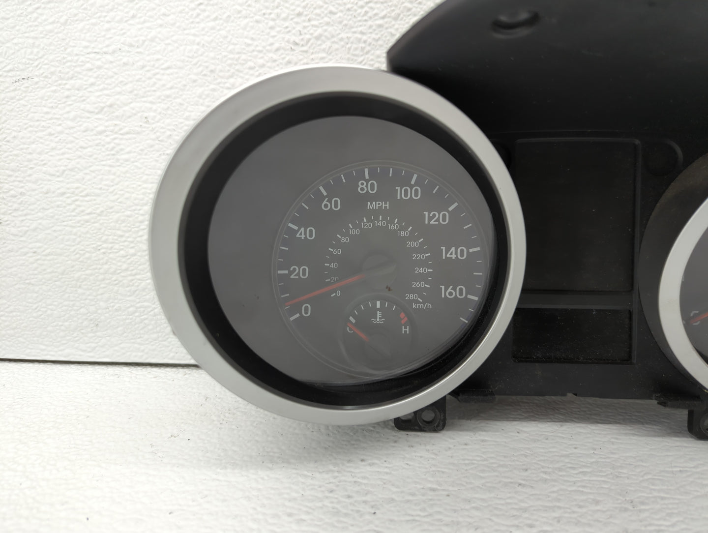 2009-2010 Hyundai Genesis Instrument Cluster Speedometer Gauges P/N:94001-2M310 Fits Fits 2009 2010 OEM Used Auto Parts - Oe