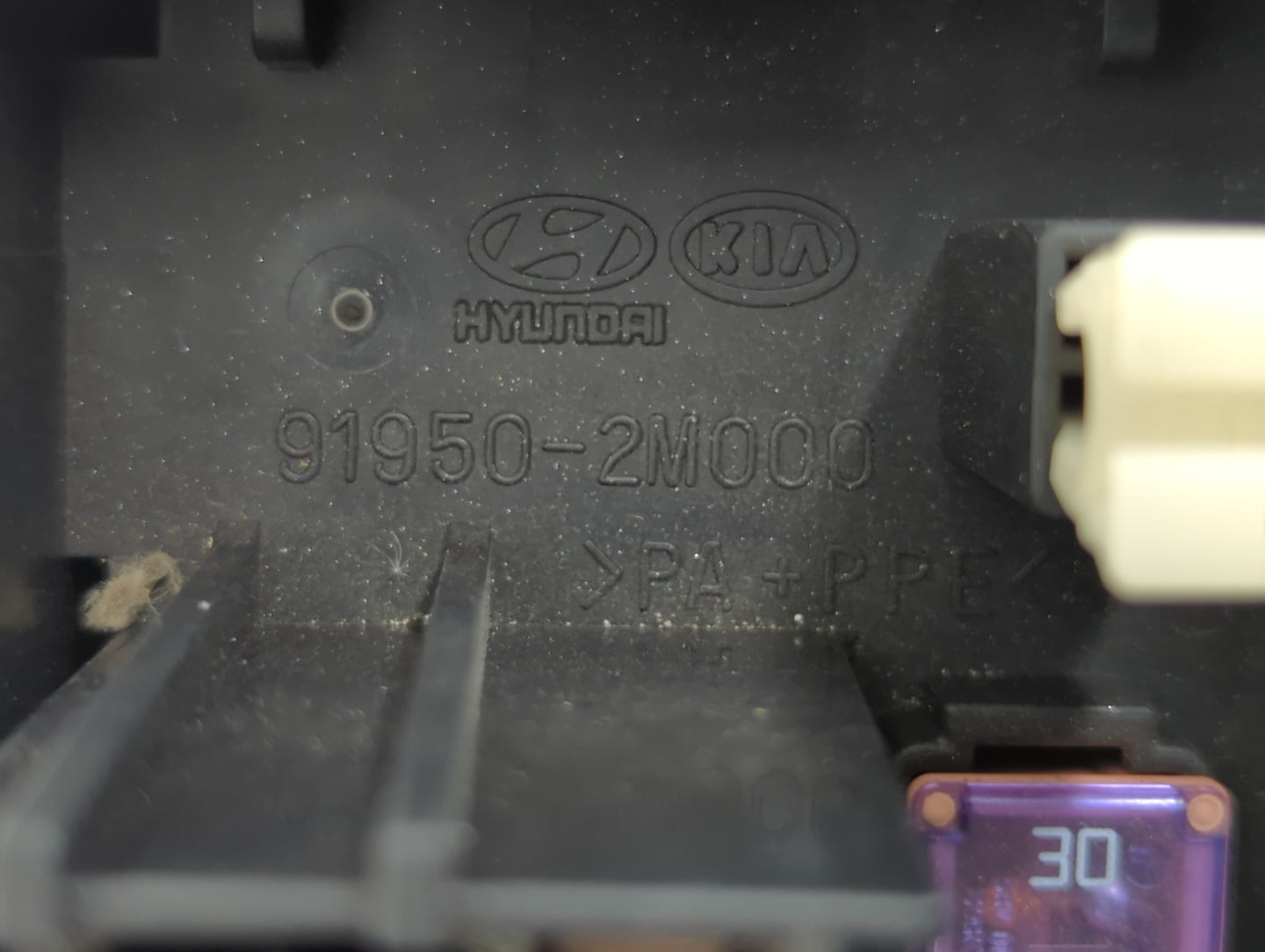 2009-2011 Hyundai Genesis Fusebox Fuse Box Panel Relay Module P/N:090921 1205M953 Fits Fits 2009 2010 2011 OEM Used Auto Par