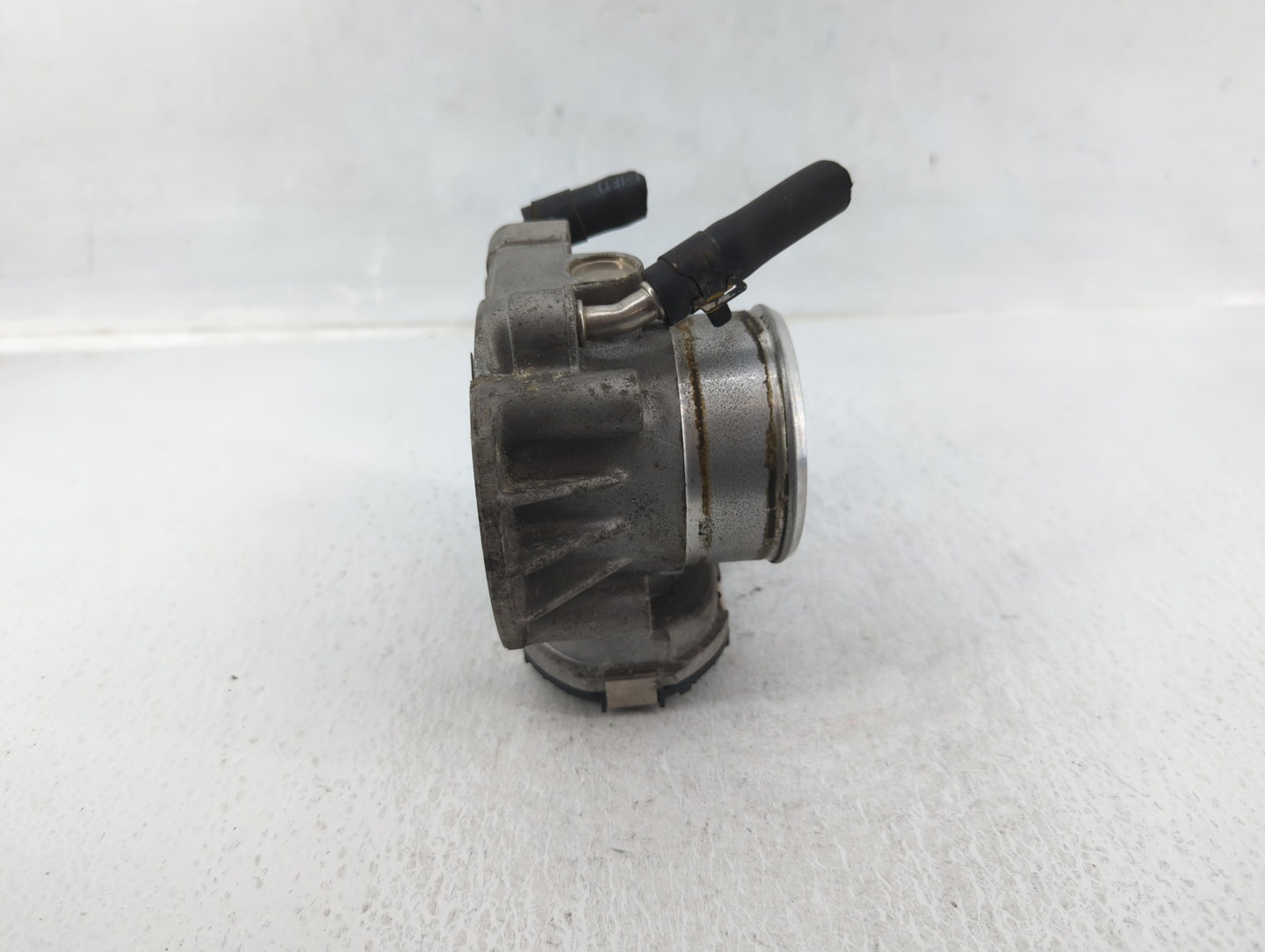 2009-2014 Hyundai Genesis Throttle Body P/N:35100-2C300 Fits Fits 2009 2010 2011 2012 2013 2014 OEM Used Auto Parts - Oemuse