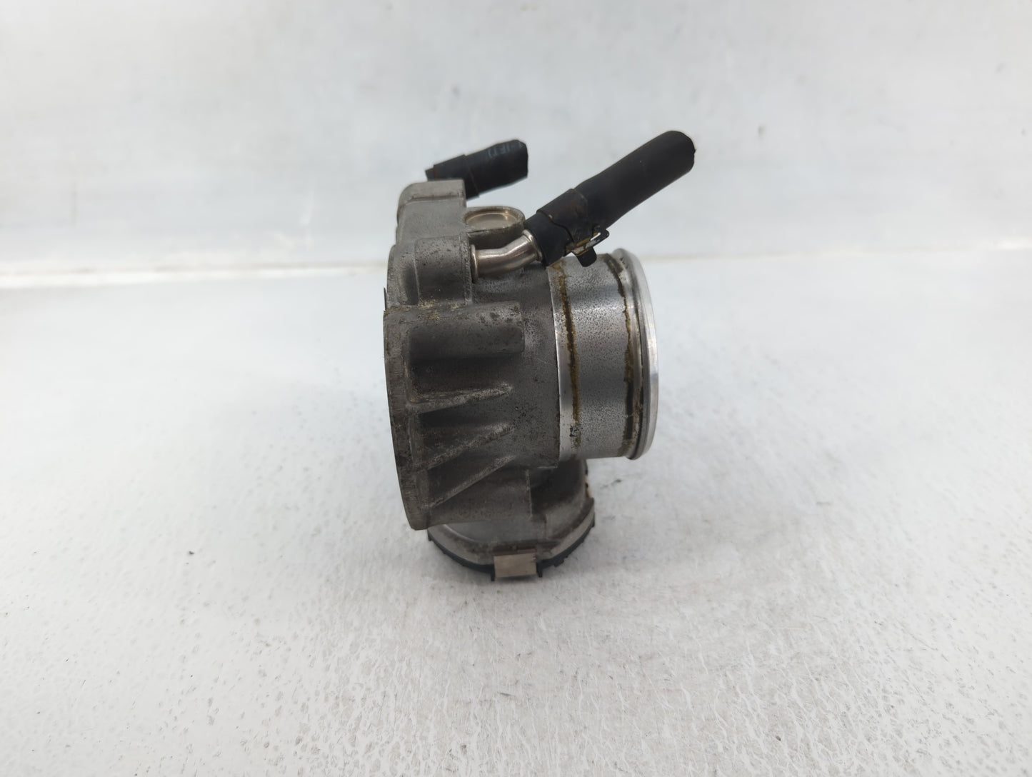2009-2014 Hyundai Genesis Throttle Body P/N:35100-2C300 Fits Fits 2009 2010 2011 2012 2013 2014 OEM Used Auto Parts - Oemuse