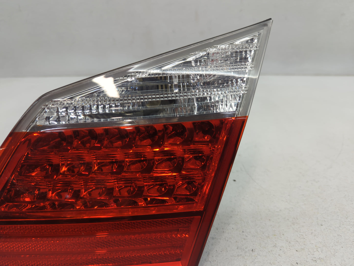 2009-2011 Hyundai Genesis Tail Light Assembly Passenger Right OEM P/N:92404-3M0 Fits Fits 2009 2010 2011 OEM Used Auto Parts