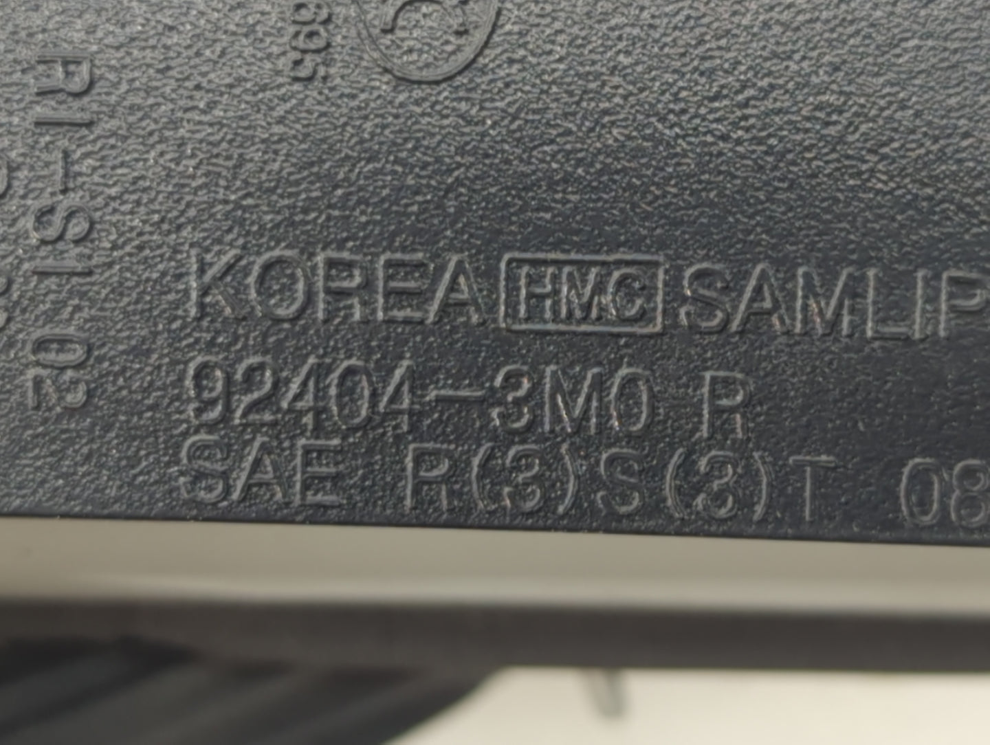 2009-2011 Hyundai Genesis Tail Light Assembly Passenger Right OEM P/N:92404-3M0 Fits Fits 2009 2010 2011 OEM Used Auto Parts