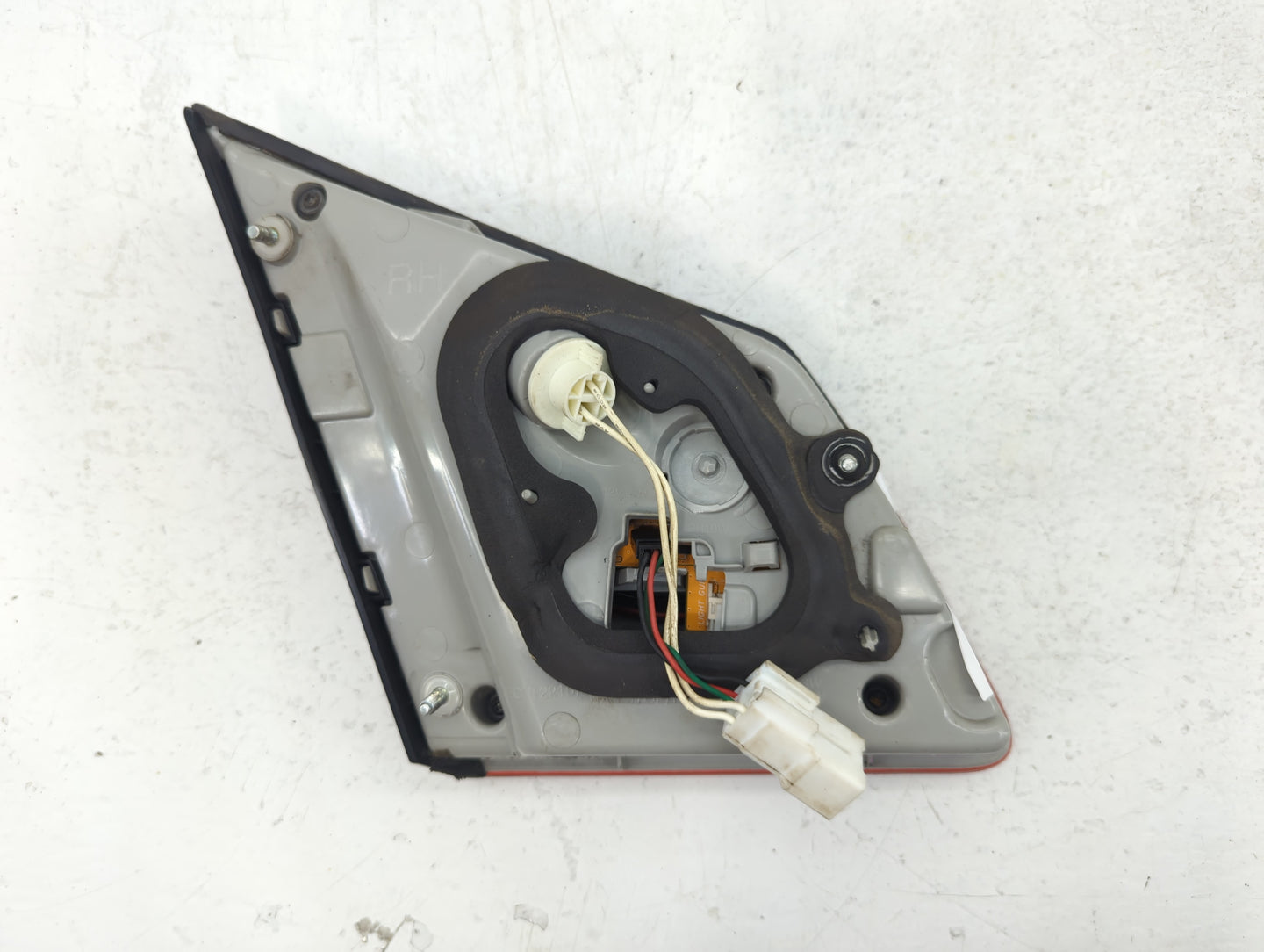 2009-2011 Hyundai Genesis Tail Light Assembly Passenger Right OEM P/N:92404-3M0 Fits Fits 2009 2010 2011 OEM Used Auto Parts