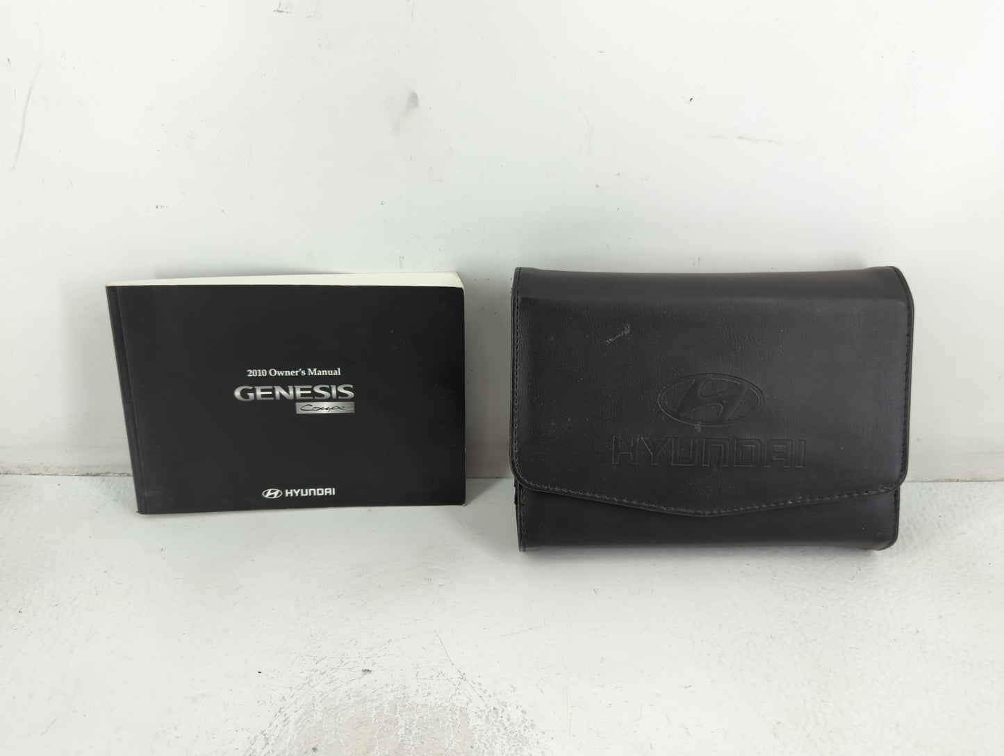 2010 Hyundai Genesis Owners Manual Book Guide P/N:A2M0-EU96E OEM Used Auto Parts - Oemusedautoparts1.com
