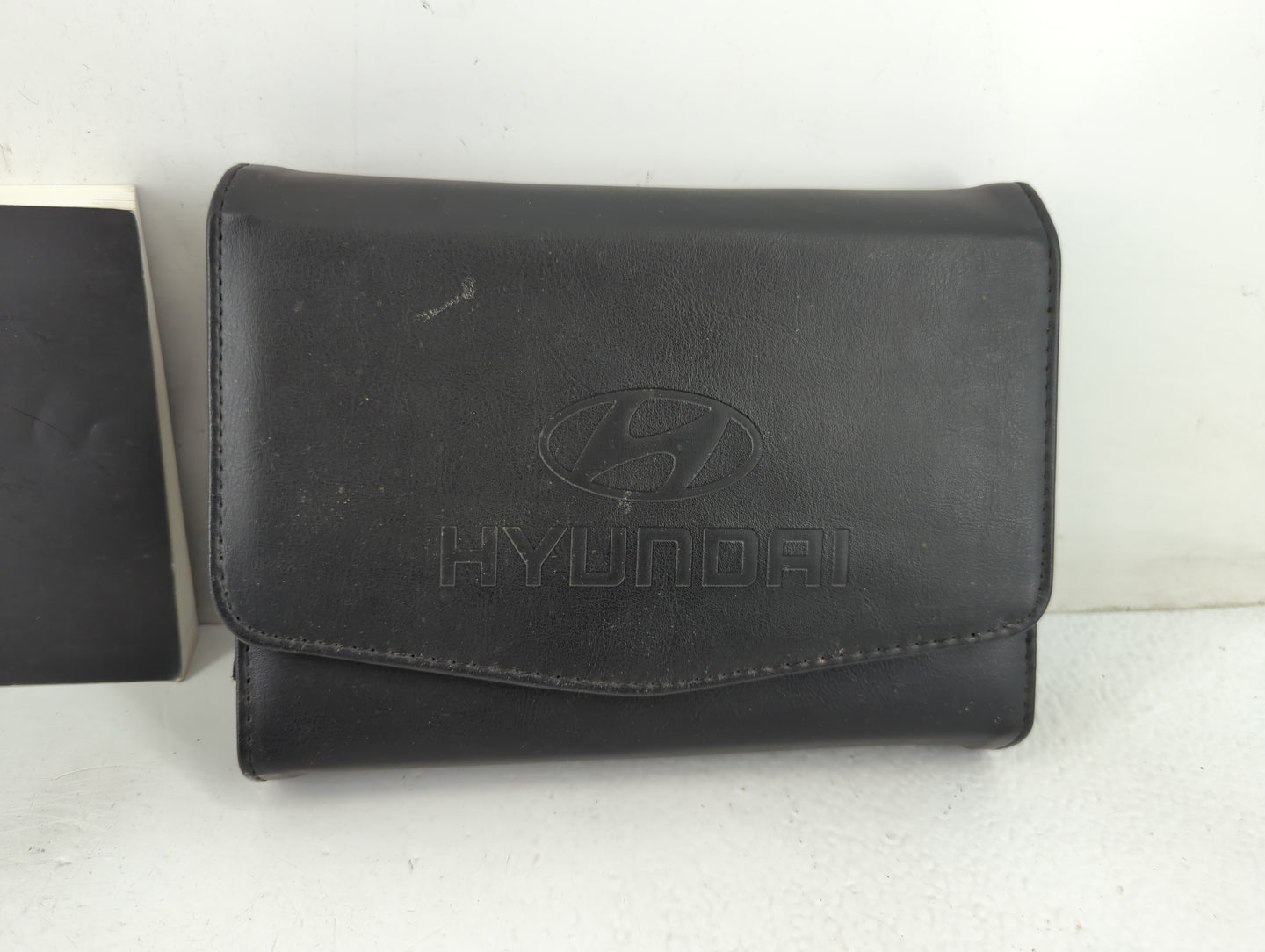 2010 Hyundai Genesis Owners Manual Book Guide P/N:A2M0-EU96E OEM Used Auto Parts - Oemusedautoparts1.com