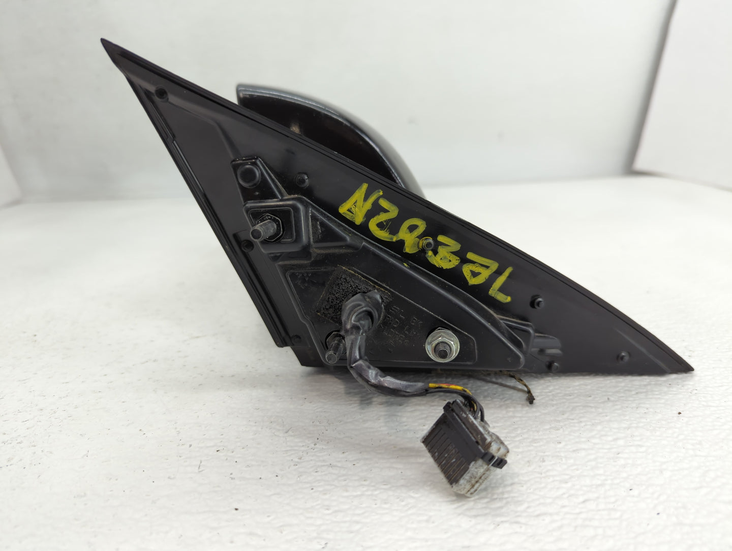 2009-2016 Hyundai Genesis Driver Side View Mirror - Left Door Mirror OEM Used - Oemusedautoparts1.com