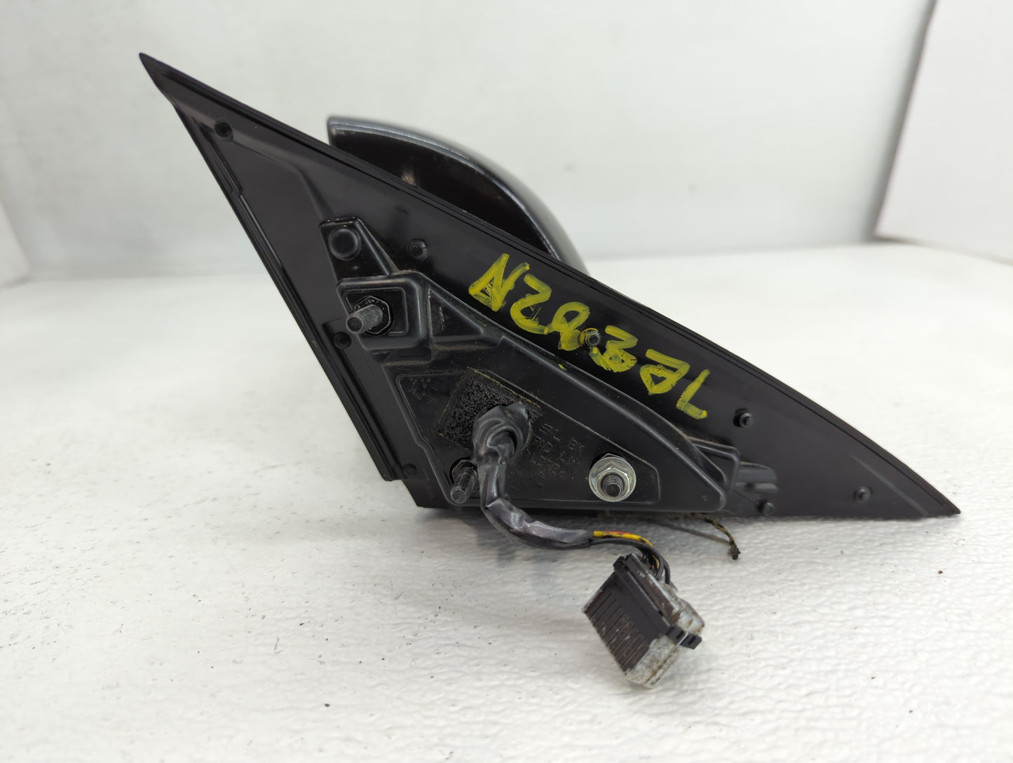 2009-2016 Hyundai Genesis Driver Side View Mirror - Left Door Mirror OEM Used - Oemusedautoparts1.com