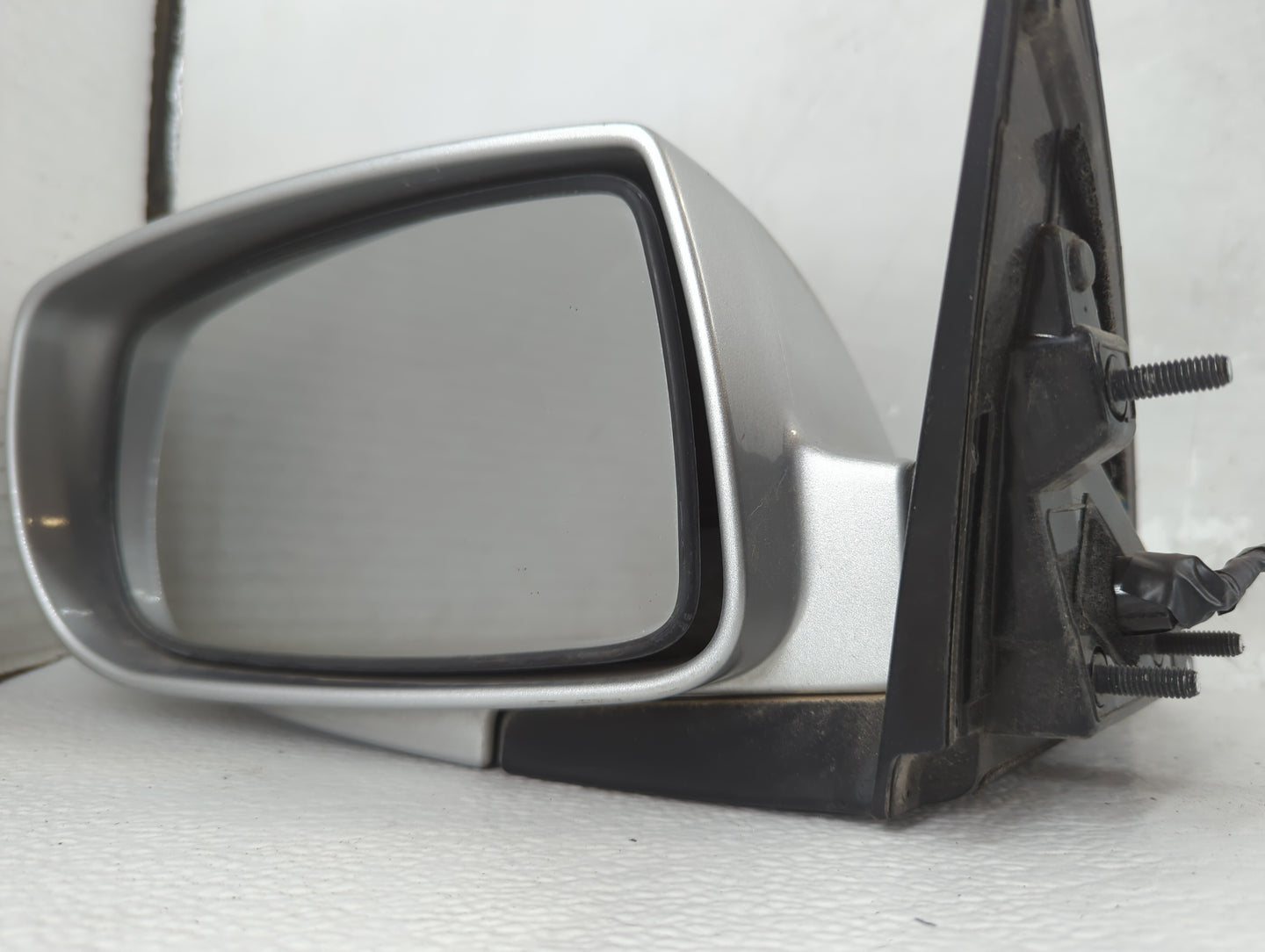 2009-2016 Hyundai Genesis Driver Side View Mirror - Left Door Mirror OEM Used - Oemusedautoparts1.com