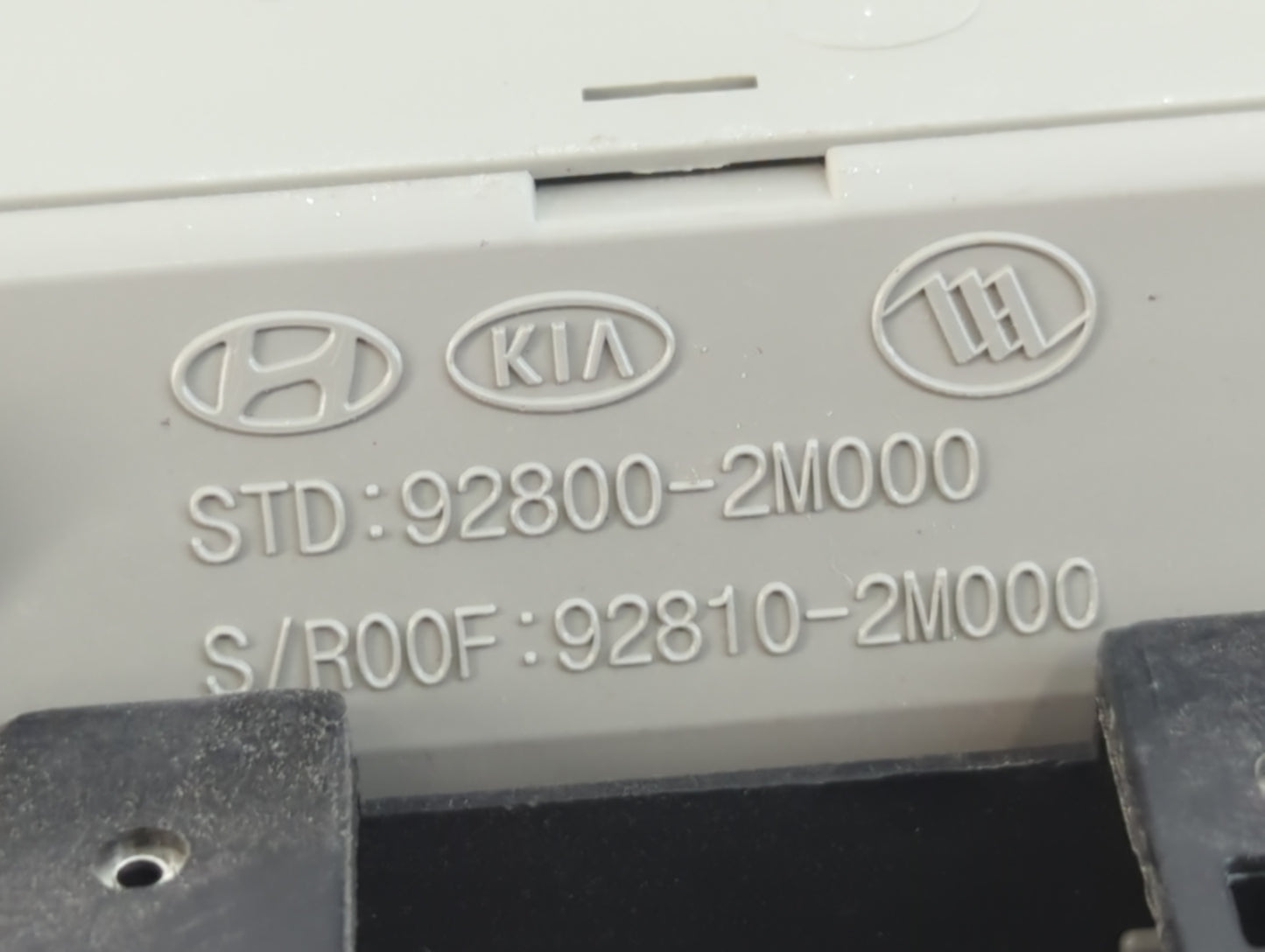 2010 Hyundai Genesis Overhead Roof Console - Oemusedautoparts1.com