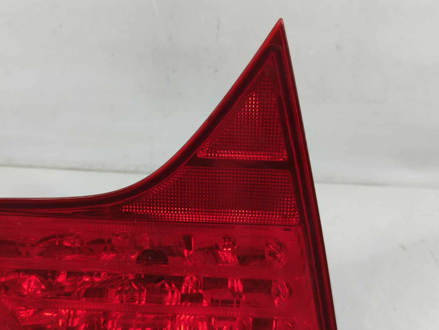 2010-2012 Hyundai Santa Fe Tail Light Assembly Driver Left OEM Fits Fits 2010 2011 2012 OEM Used Auto Parts - Oemusedautopar